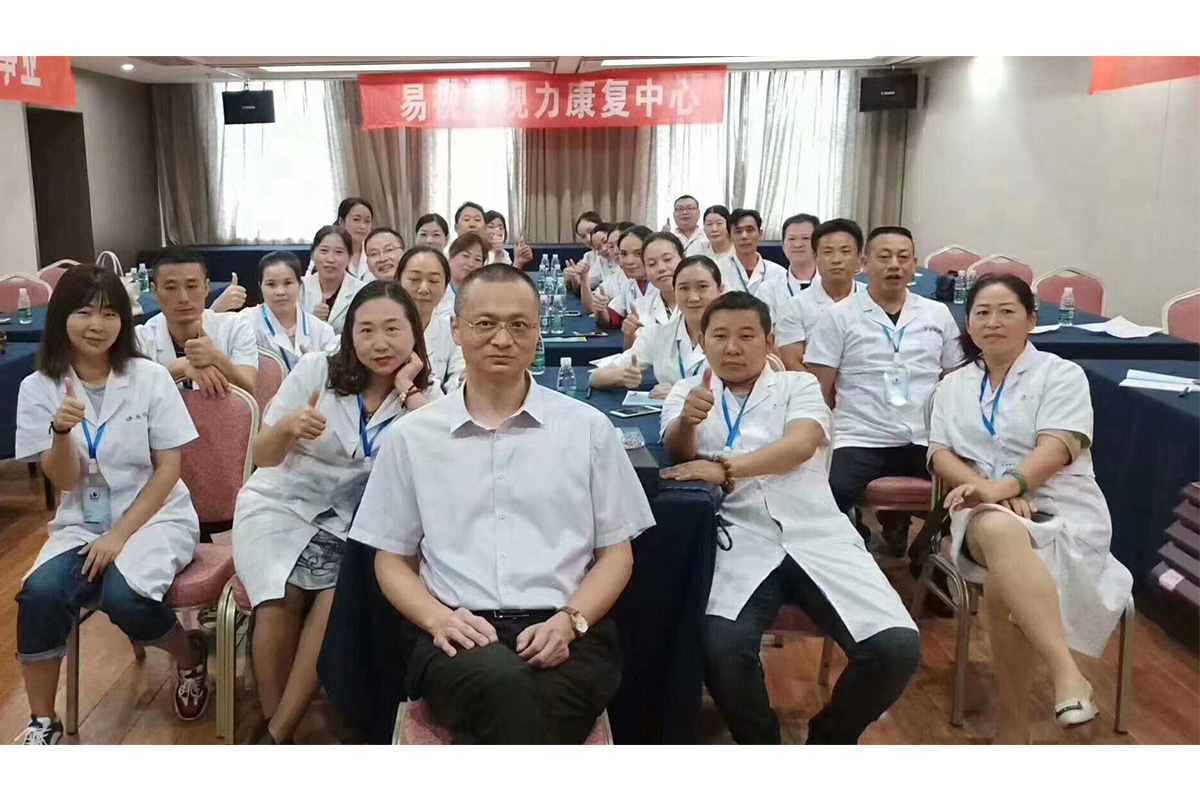 济南青少年视力防控中心经营者的三个扎心瞬间